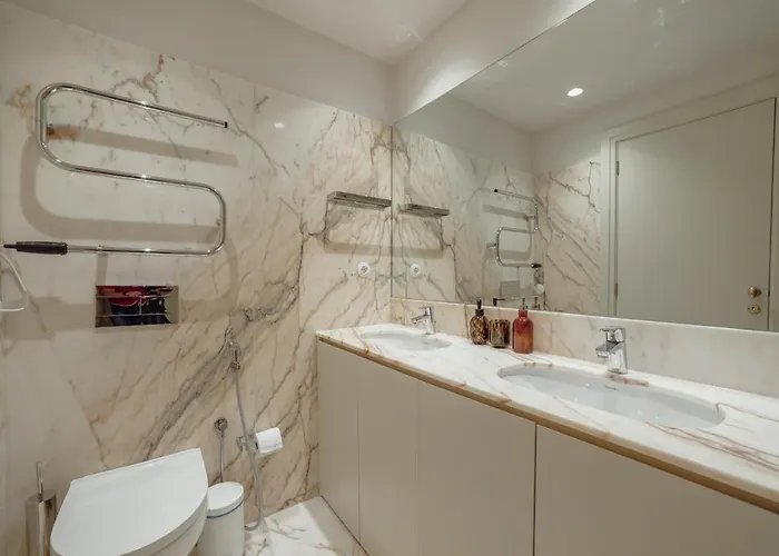 Downtown Penthouse With River View By Vacationy *