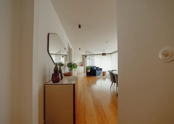 Downtown Penthouse With River View By Vacationy *