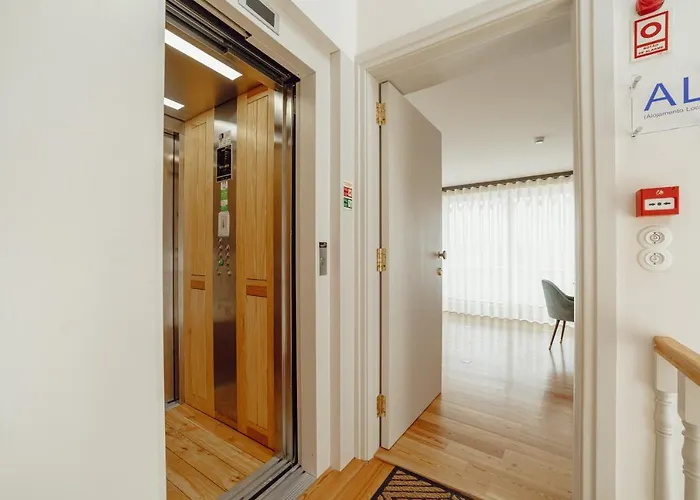 Downtown Penthouse With River View By Vacationy *