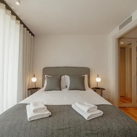 Downtown Penthouse With River View By Vacationy *