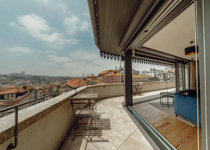 Downtown Penthouse With River View By Vacationy * Πόρτο