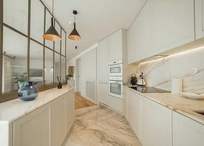 Downtown Penthouse With River View By Vacationy *