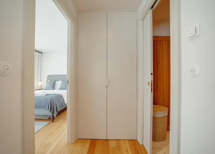 Downtown Penthouse With River View By Vacationy *