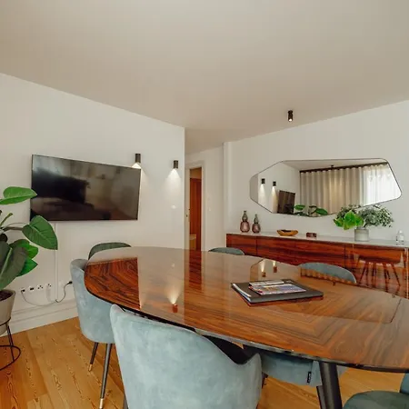 Downtown Penthouse With River View By Vacationy شقة *