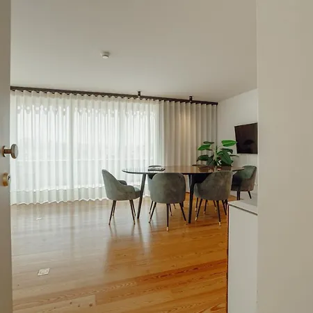 Downtown Penthouse With River View By Vacationy بورتو