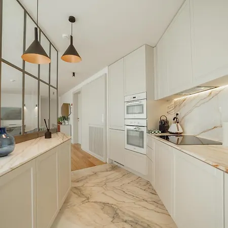 Downtown Penthouse With River View By Vacationy *