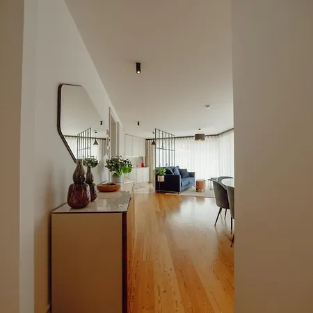 Downtown Penthouse With River View By Vacationy *