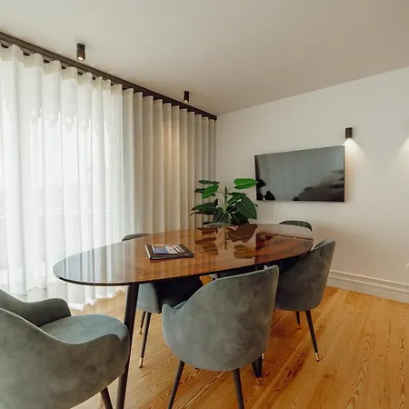 Downtown Penthouse With River View By Vacationy *