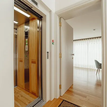 Downtown Penthouse With River View By Vacationy *